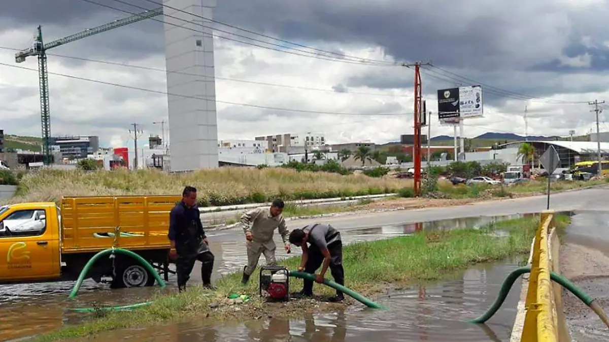 Realizan limpieza y desazolve en Lomas del Tecnológico